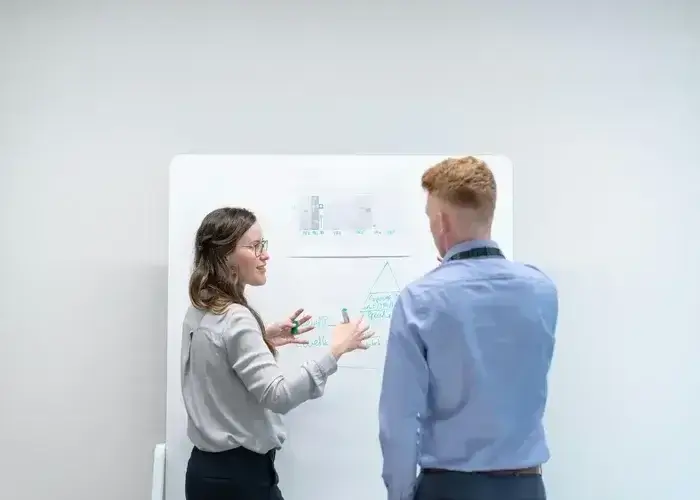 SEO-training en educatie op een whiteboard.